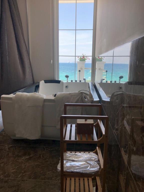 King Suite with Sea View