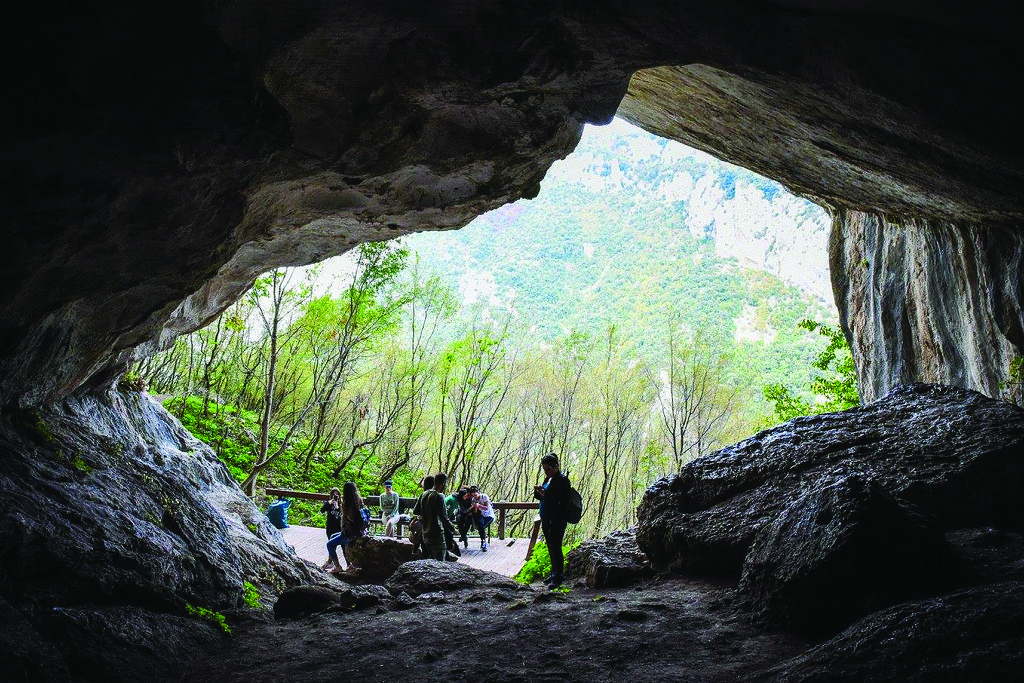 Shpella e Pellumbasit